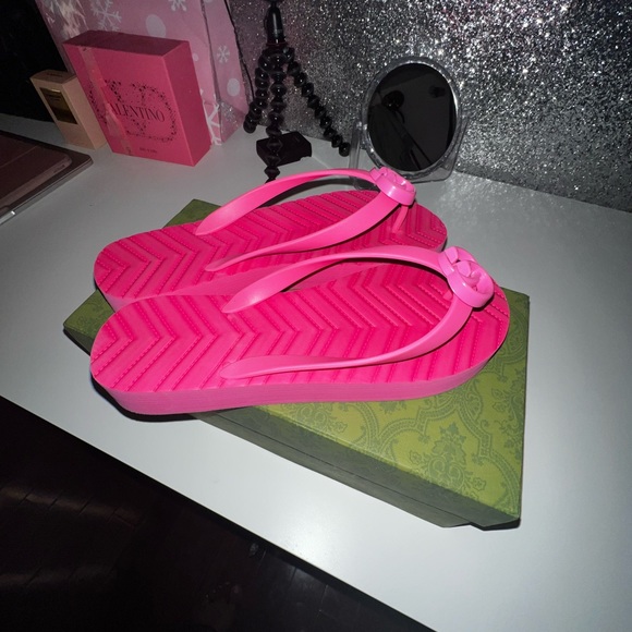 GUCCI Double G Flip Flops - Picture 4 of 5